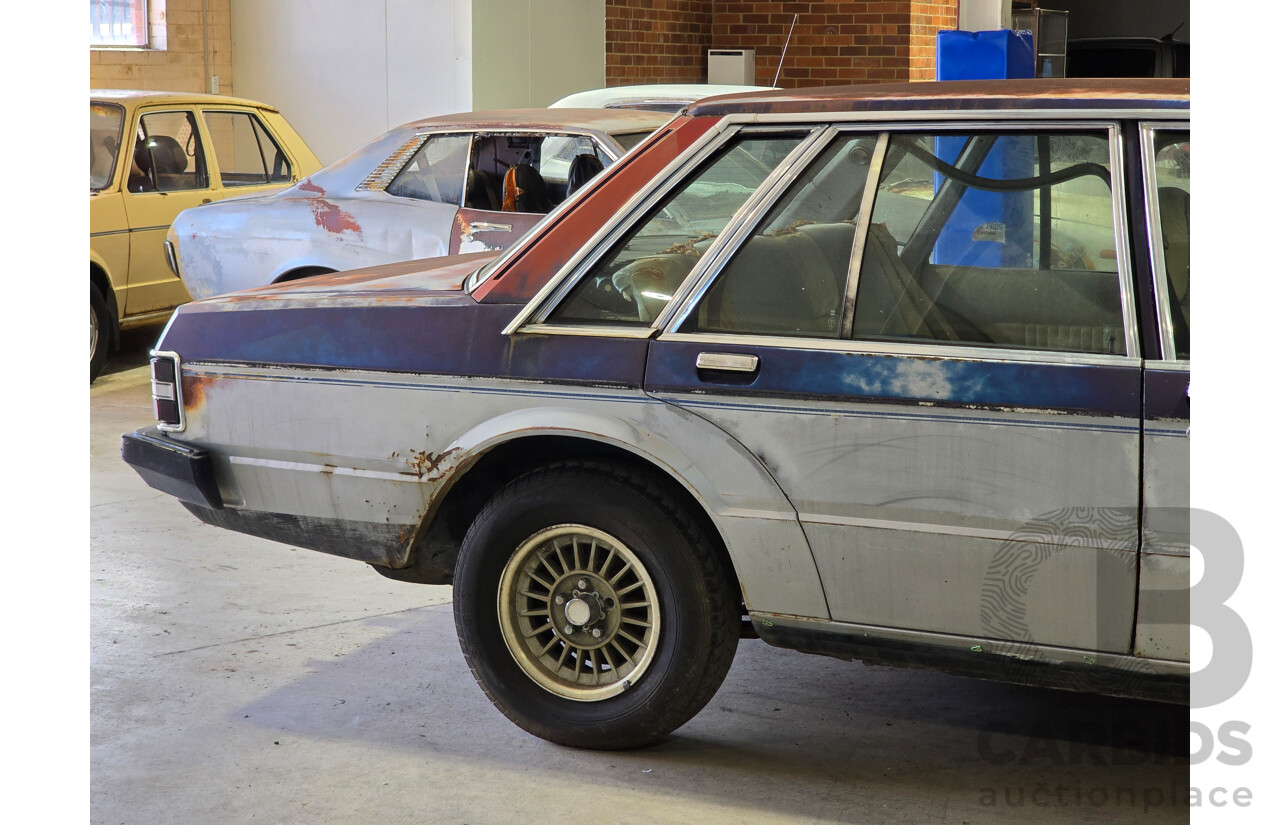 12/1981 Ford ZJ Fairlane 4d Sedan Blue / Silver V8 4.9L