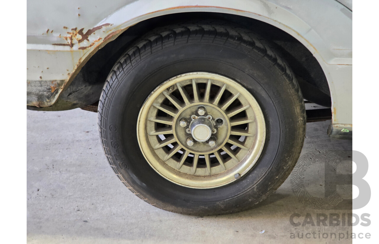 12/1981 Ford ZJ Fairlane 4d Sedan Blue / Silver V8 4.9L