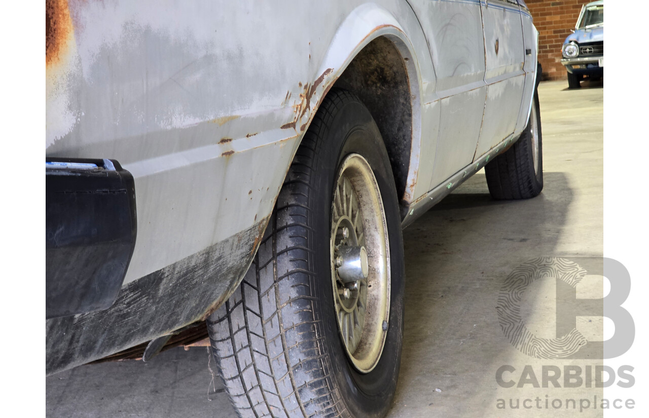 12/1981 Ford ZJ Fairlane 4d Sedan Blue / Silver V8 4.9L