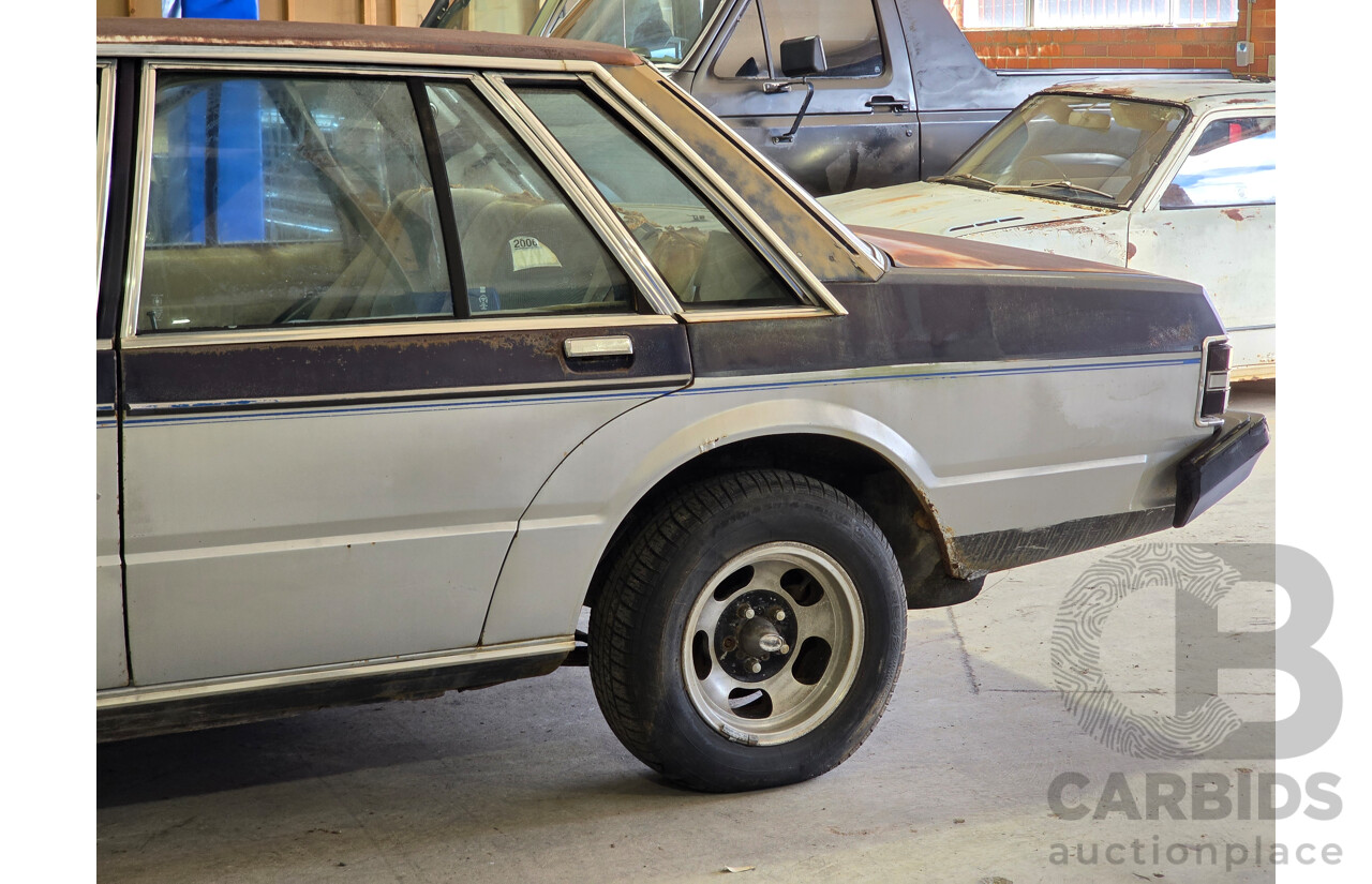 12/1981 Ford ZJ Fairlane 4d Sedan Blue / Silver V8 4.9L