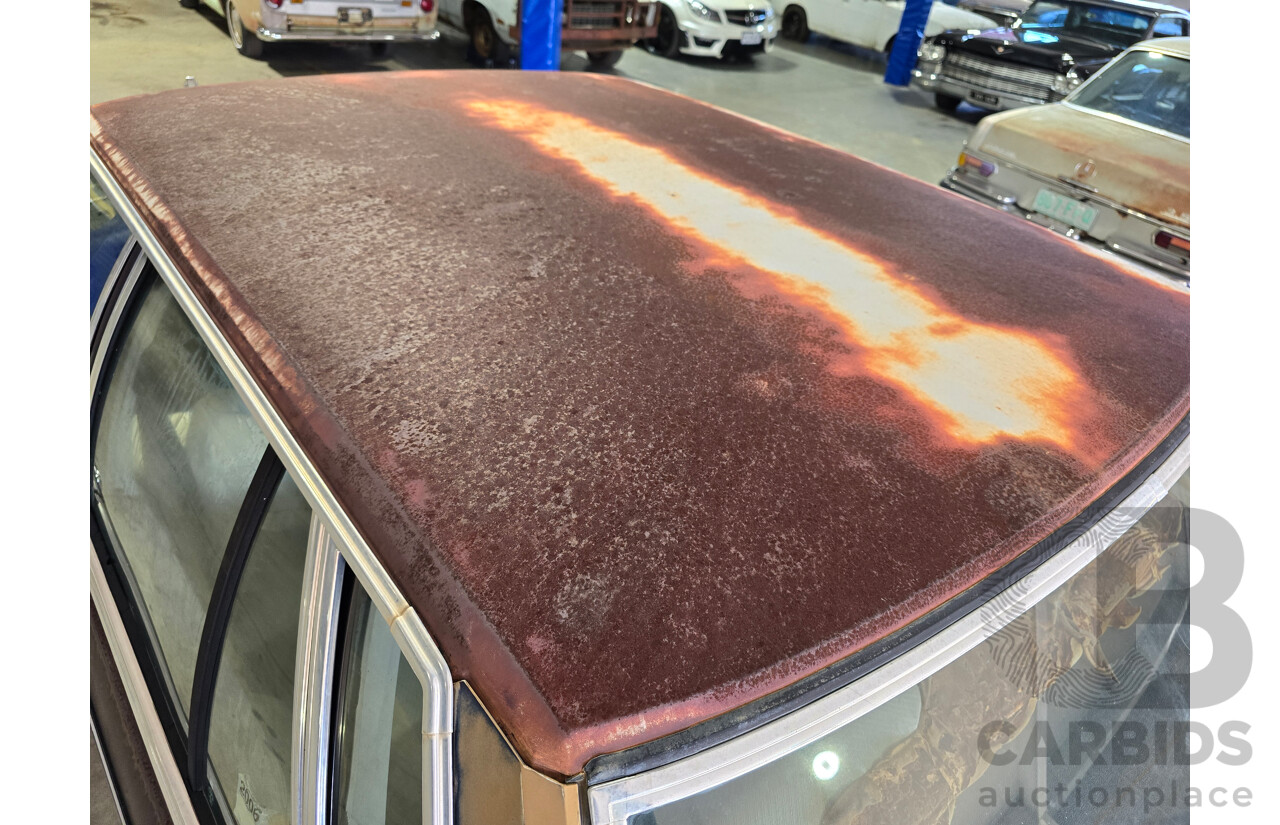 12/1981 Ford ZJ Fairlane 4d Sedan Blue / Silver V8 4.9L