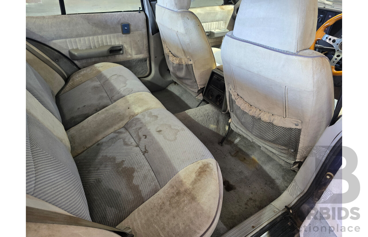 12/1981 Ford ZJ Fairlane 4d Sedan Blue / Silver V8 4.9L