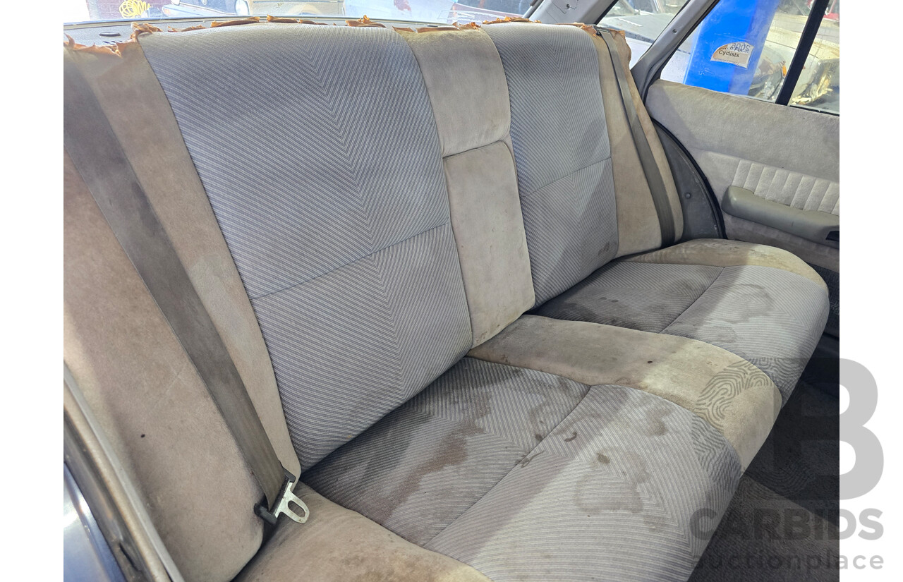 12/1981 Ford ZJ Fairlane 4d Sedan Blue / Silver V8 4.9L