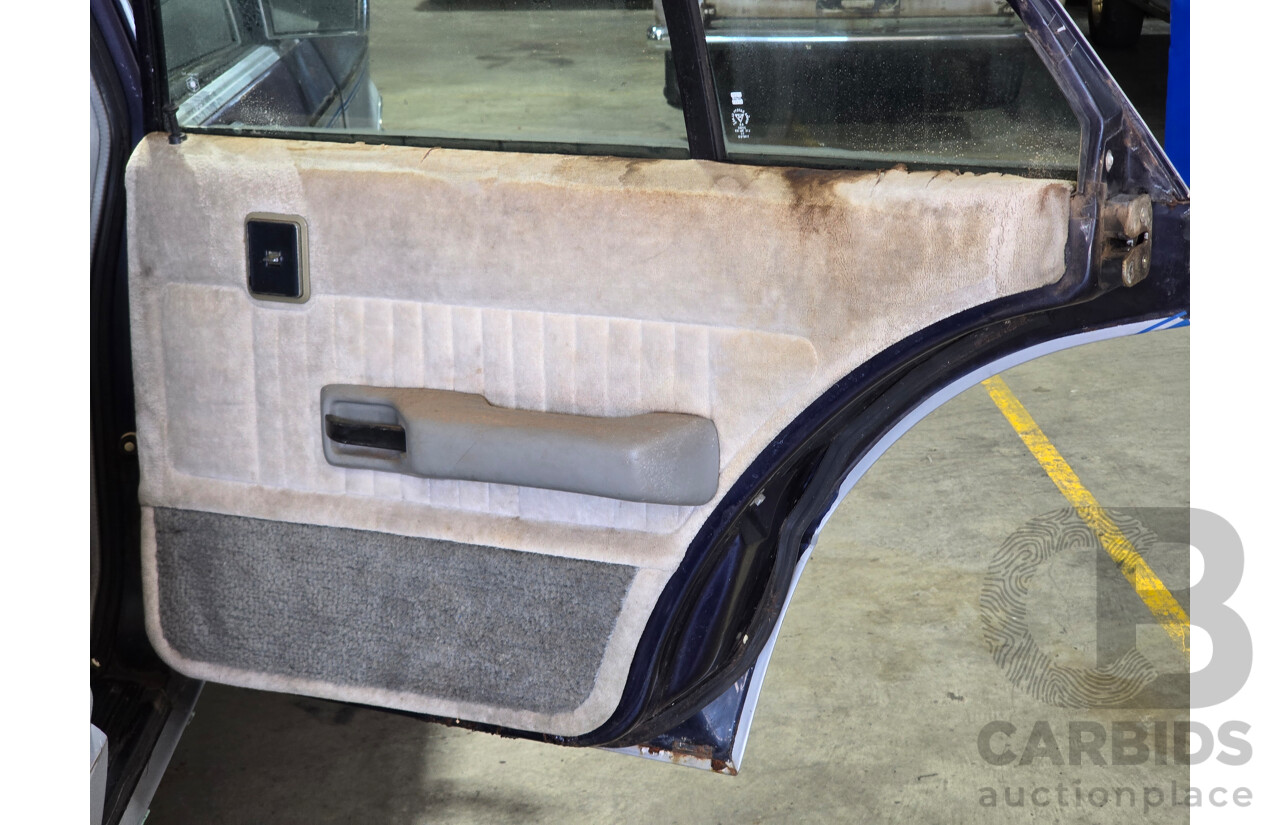 12/1981 Ford ZJ Fairlane 4d Sedan Blue / Silver V8 4.9L