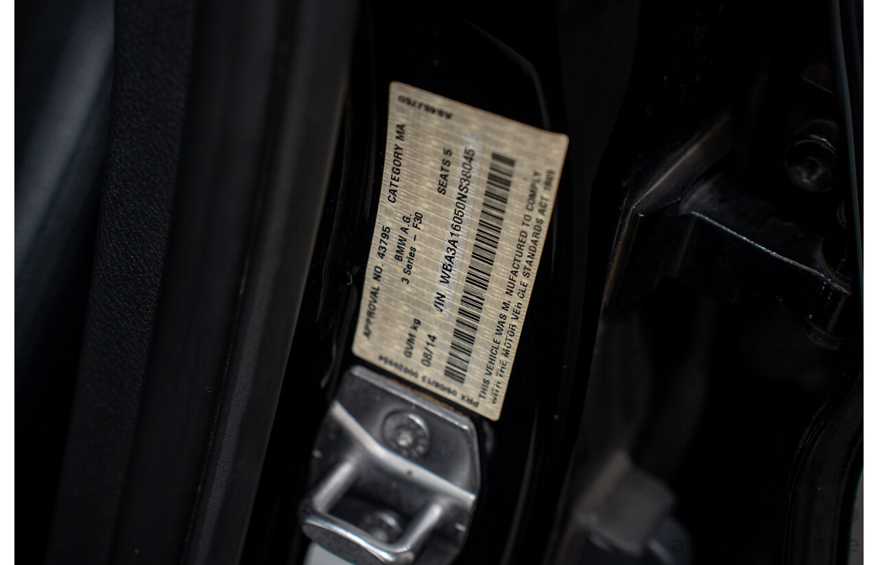 8/2014 BMW 316i F30 MY14 4d Sedan Schwarz Black II Turbo 1.6L