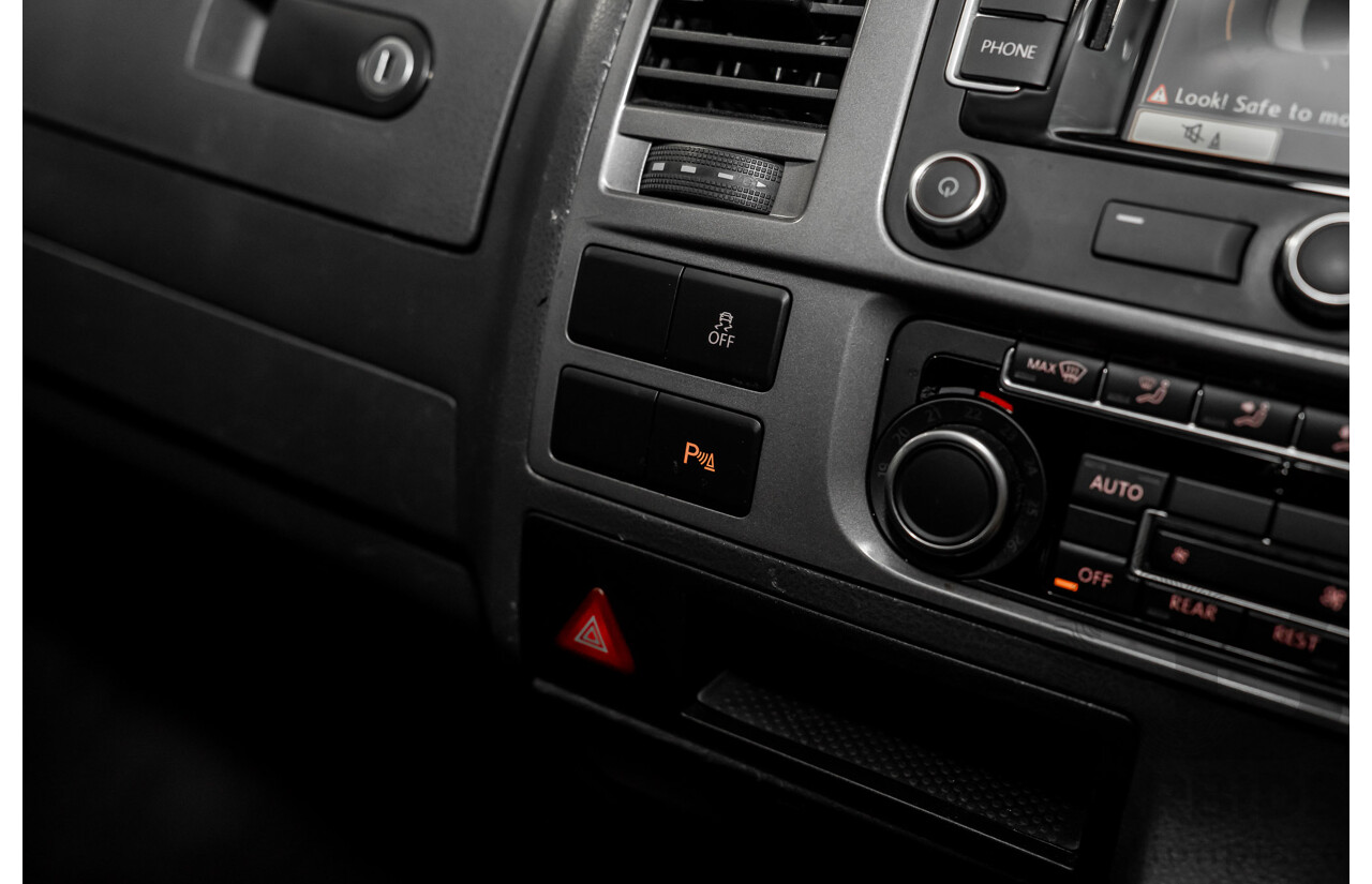 10/2015 Volkswagen Multivan Comfortline TDI400 FWD T5 MY15 4D Wagon Reflex Silver Turbo Diesel 2.0L - 7 Seats