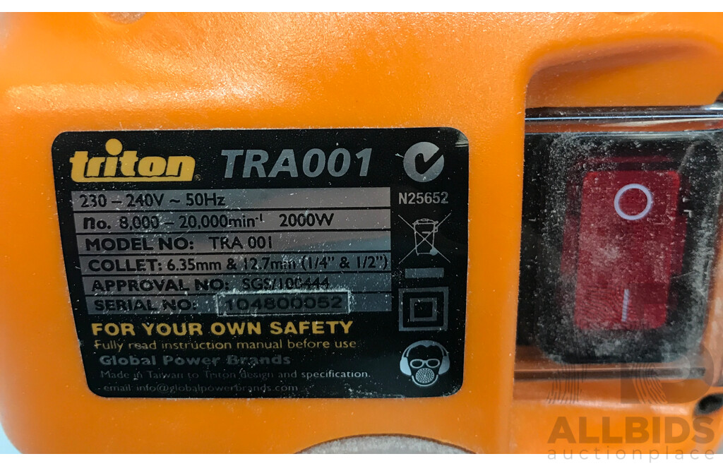 Triton (TRA001) Dual Mode Precision Plunge Router Kit