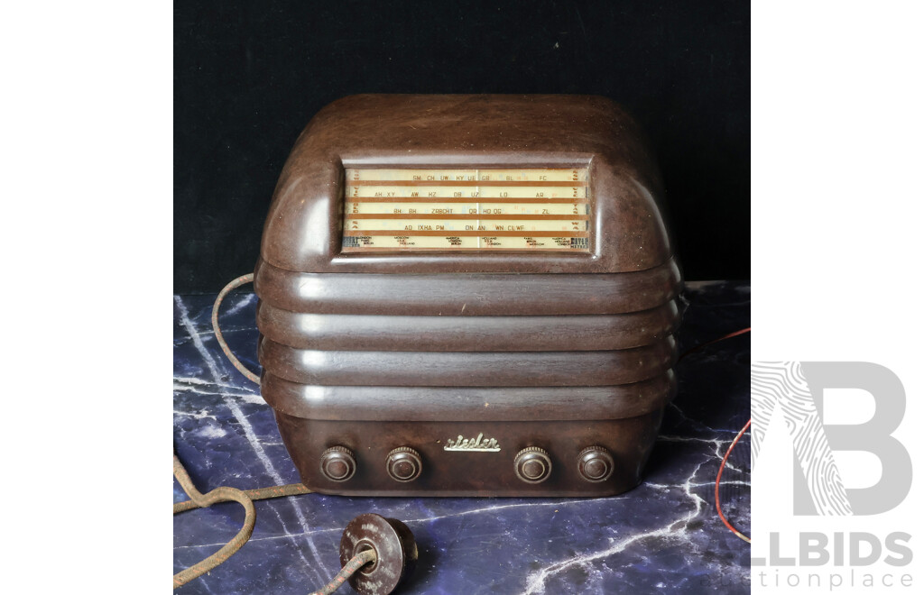 Art Deco Bakelite Beehive Valve Radio by Kreisler