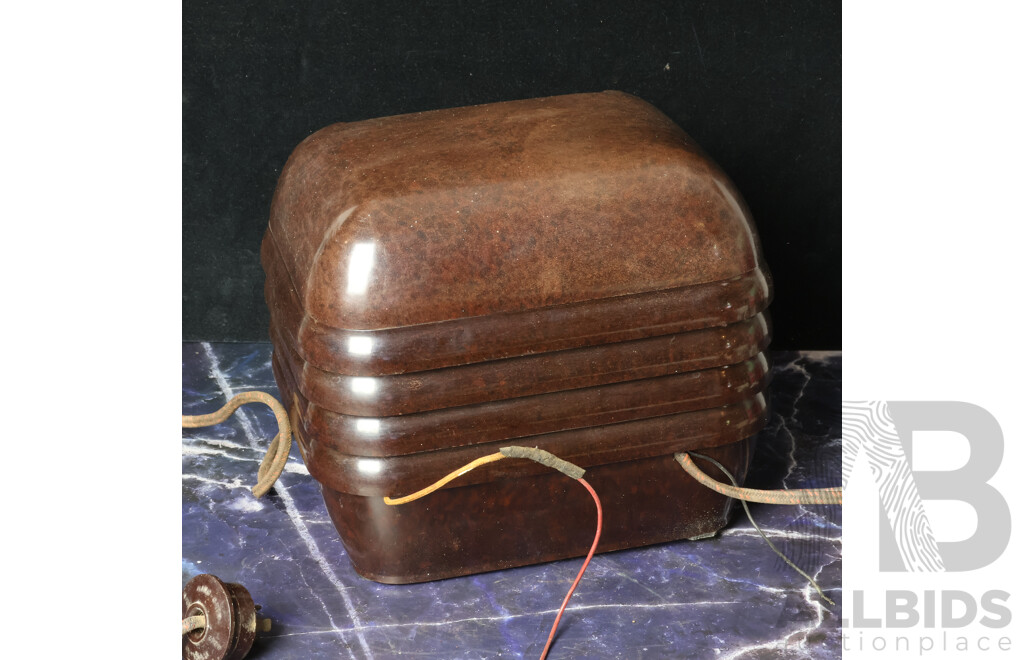 Art Deco Bakelite Beehive Valve Radio by Kreisler
