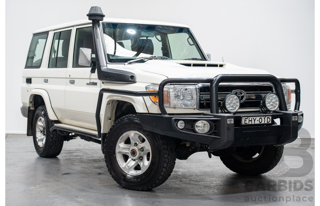 02/2020 Toyota Landcruiser GXL (4x4) 4x4 VDJ76R 4d Wagon White Turbo Diesel V8 4.5L