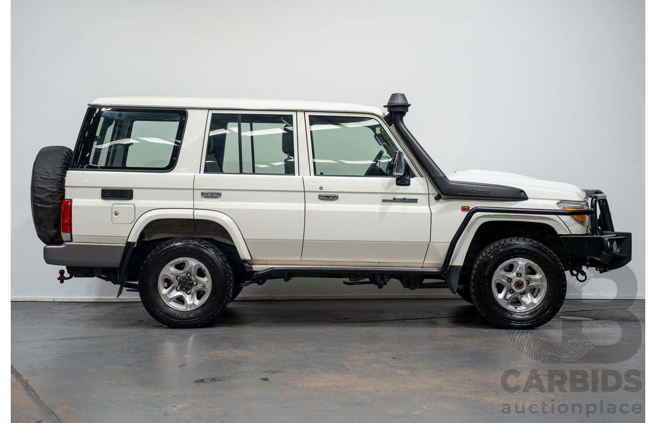 02/2020 Toyota Landcruiser GXL (4x4) 4x4 VDJ76R 4d Wagon White Turbo Diesel V8 4.5L
