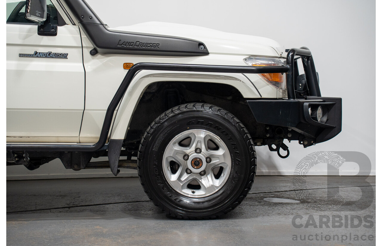 02/2020 Toyota Landcruiser GXL (4x4) 4x4 VDJ76R 4d Wagon White Turbo Diesel V8 4.5L