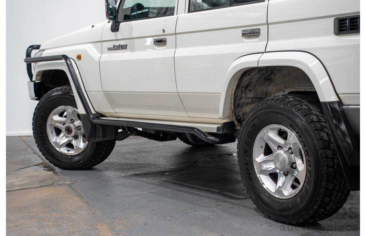 02/2020 Toyota Landcruiser GXL (4x4) 4x4 VDJ76R 4d Wagon White Turbo Diesel V8 4.5L