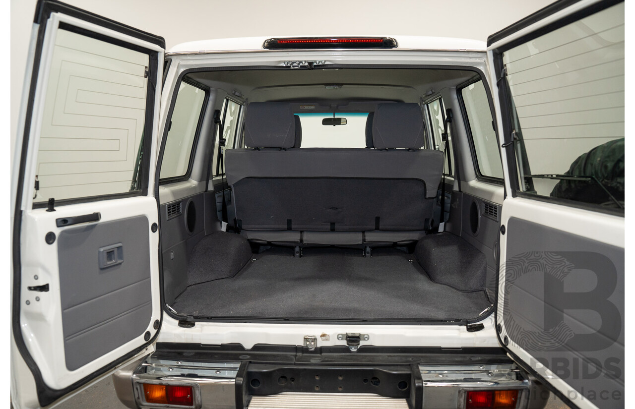 02/2020 Toyota Landcruiser GXL (4x4) 4x4 VDJ76R 4d Wagon White Turbo Diesel V8 4.5L