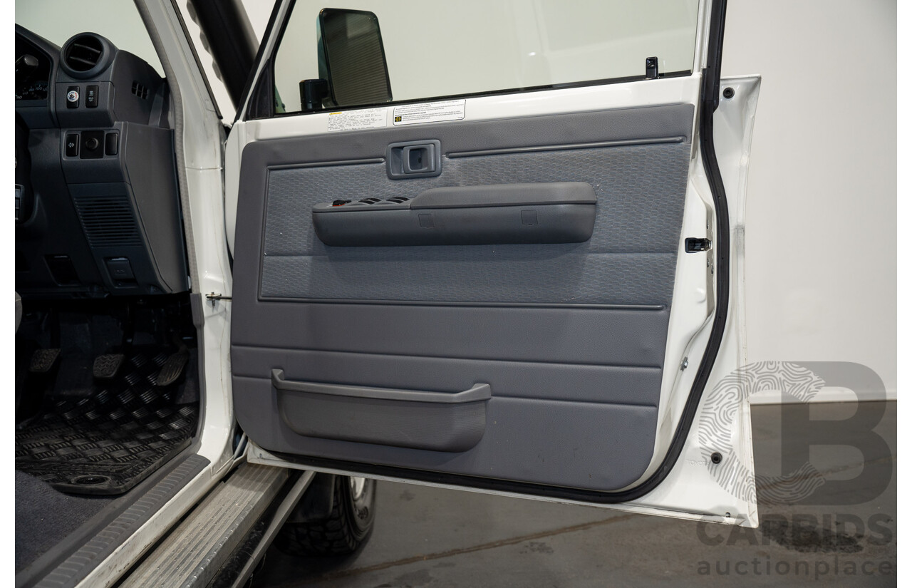 02/2020 Toyota Landcruiser GXL (4x4) 4x4 VDJ76R 4d Wagon White Turbo Diesel V8 4.5L