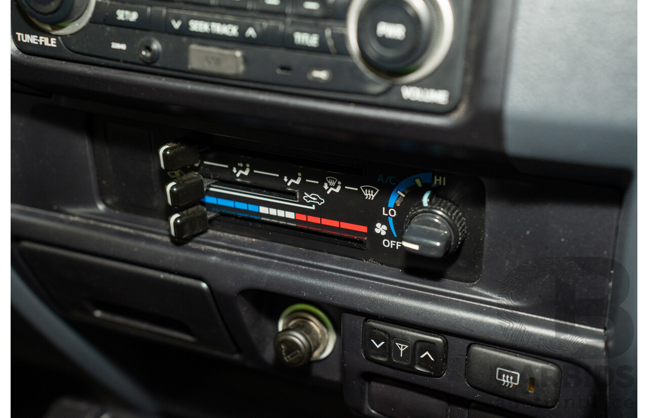 02/2020 Toyota Landcruiser GXL (4x4) 4x4 VDJ76R 4d Wagon White Turbo Diesel V8 4.5L