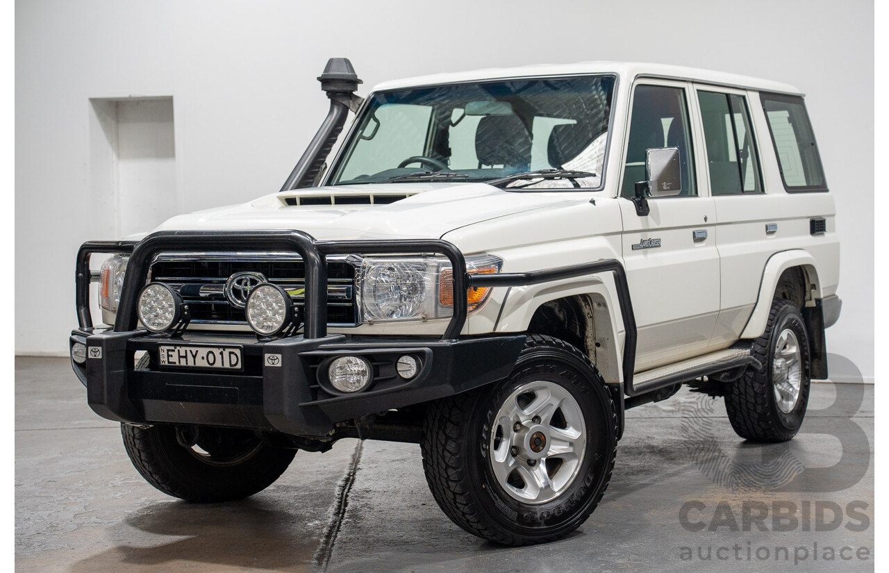 02/2020 Toyota Landcruiser GXL (4x4) 4x4 VDJ76R 4d Wagon White Turbo Diesel V8 4.5L