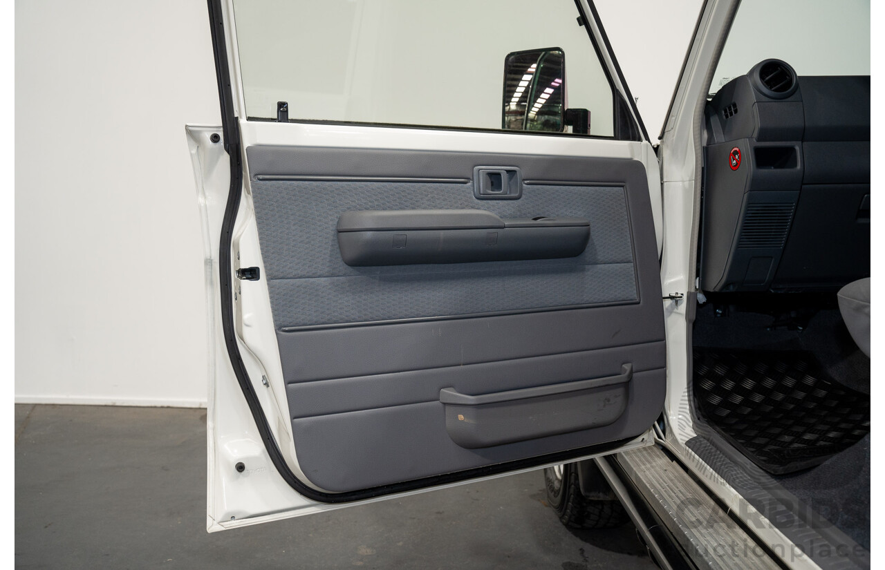 02/2020 Toyota Landcruiser GXL (4x4) 4x4 VDJ76R 4d Wagon White Turbo Diesel V8 4.5L