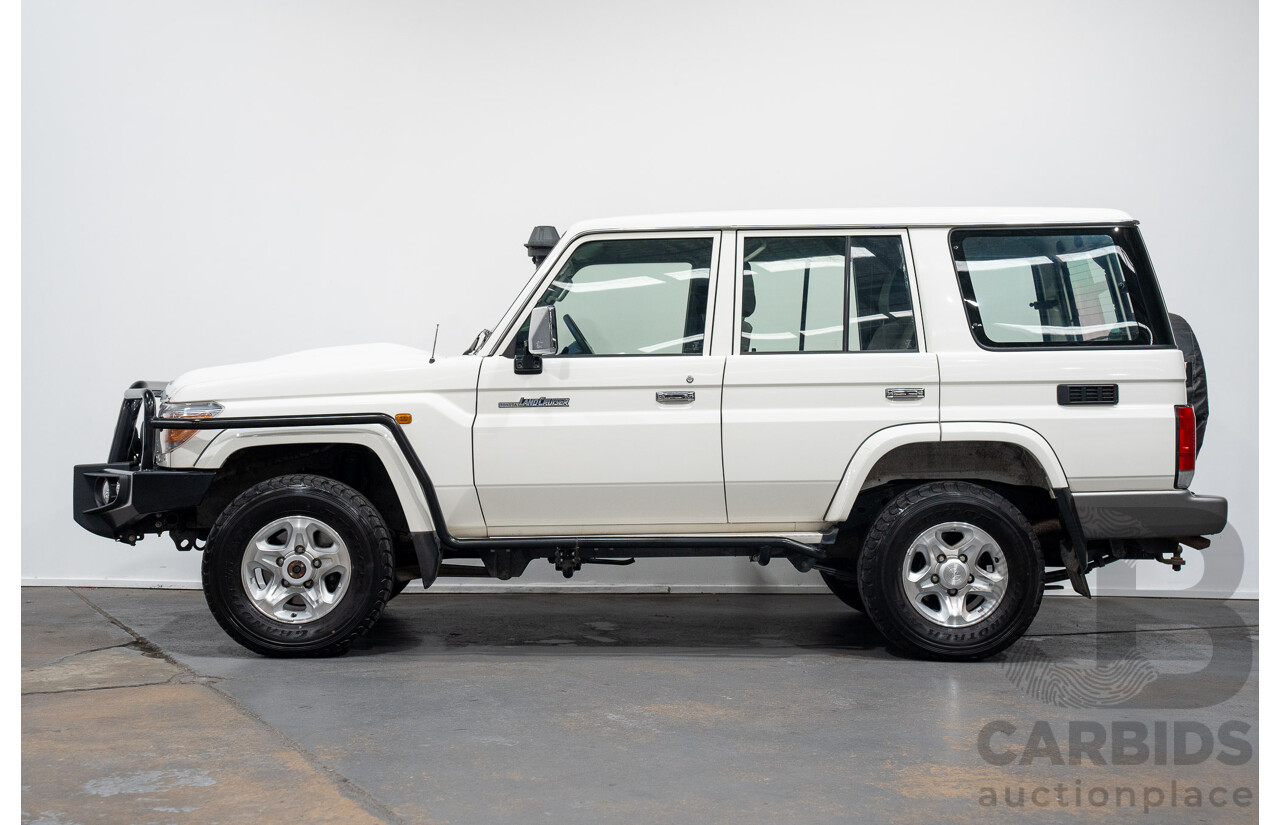 02/2020 Toyota Landcruiser GXL (4x4) 4x4 VDJ76R 4d Wagon White Turbo Diesel V8 4.5L