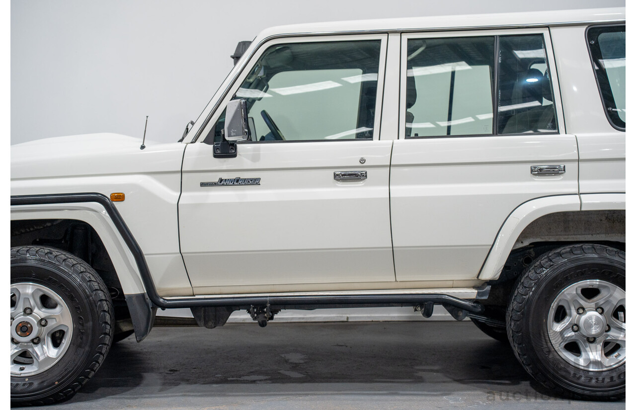 02/2020 Toyota Landcruiser GXL (4x4) 4x4 VDJ76R 4d Wagon White Turbo Diesel V8 4.5L