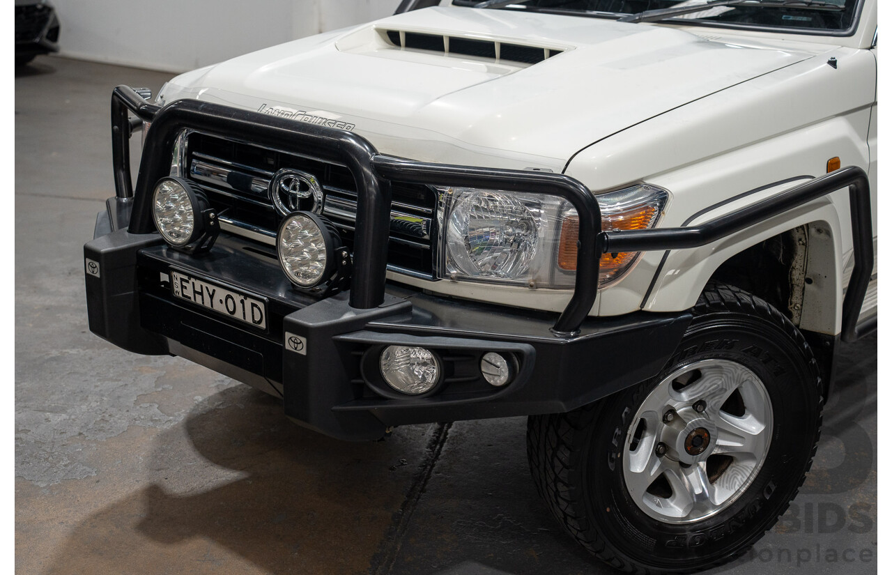 02/2020 Toyota Landcruiser GXL (4x4) 4x4 VDJ76R 4d Wagon White Turbo Diesel V8 4.5L