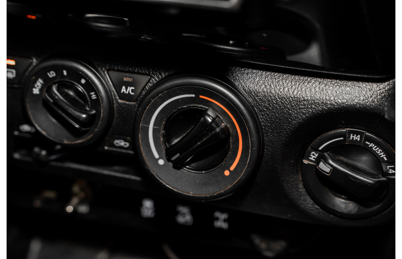 5/2019 Toyota Hilux SR (4x4) GUN126R MY19 UPGRADE Double C/Chas White Turbo Diesel 2.8L