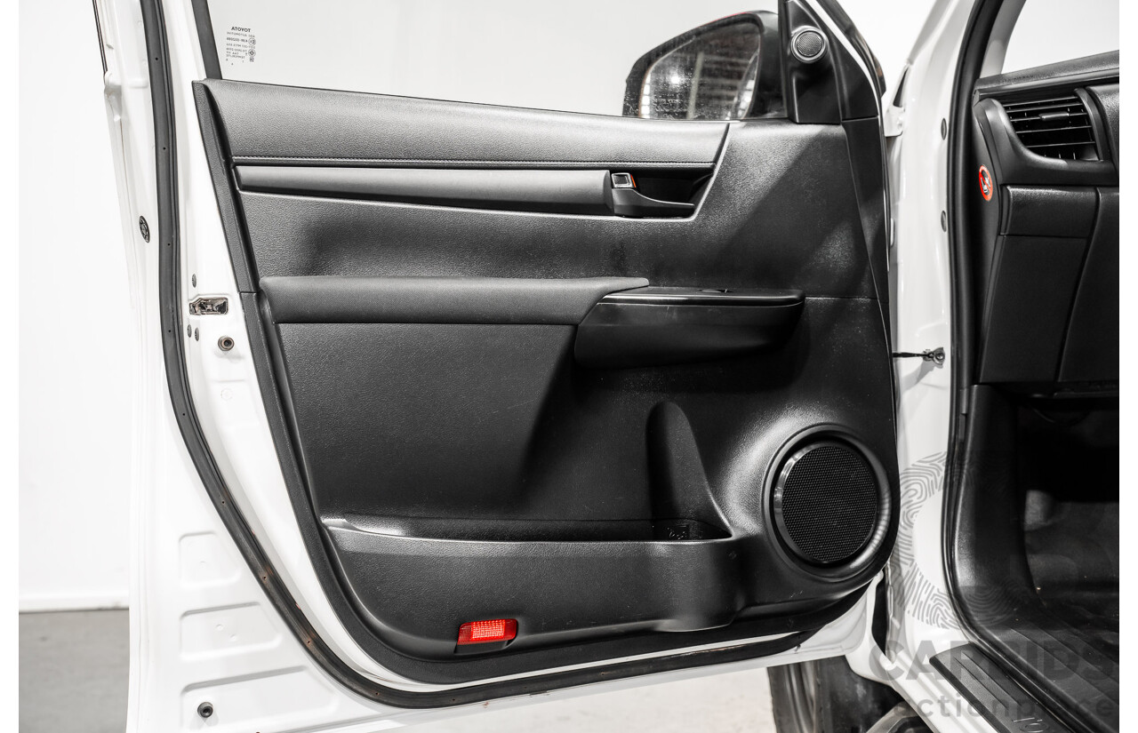 5/2019 Toyota Hilux SR (4x4) GUN126R MY19 UPGRADE Double C/Chas White Turbo Diesel 2.8L