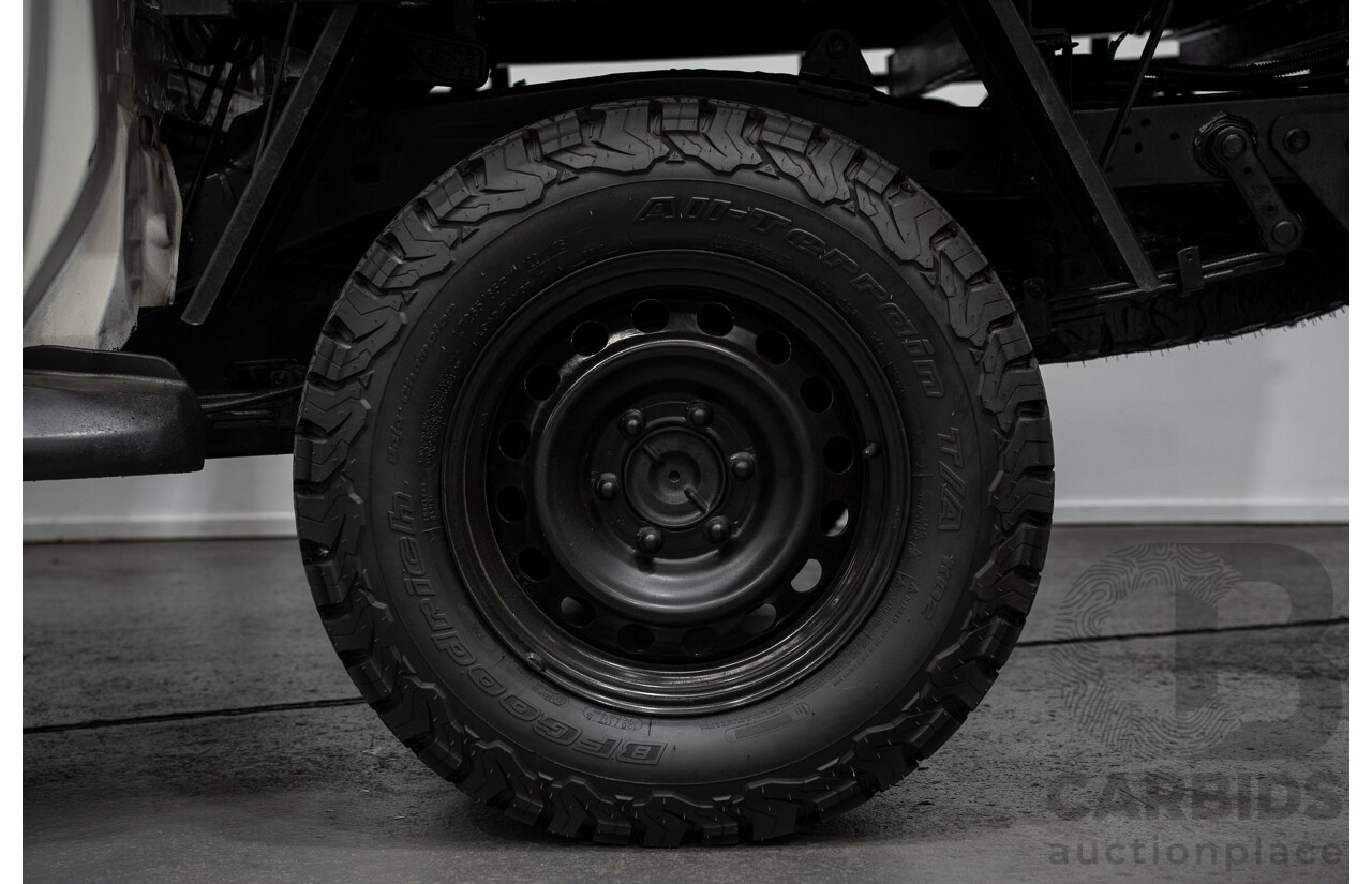 5/2019 Toyota Hilux SR (4x4) GUN126R MY19 UPGRADE Double C/Chas White Turbo Diesel 2.8L