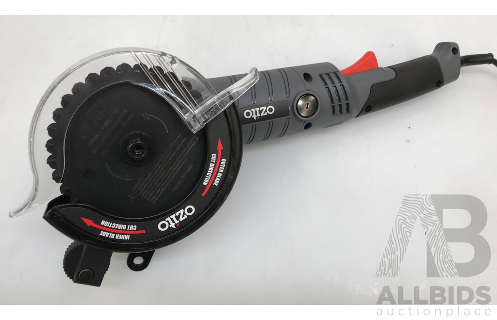 Ozito (TCS-6100) 125mm Twin Cutter with Case