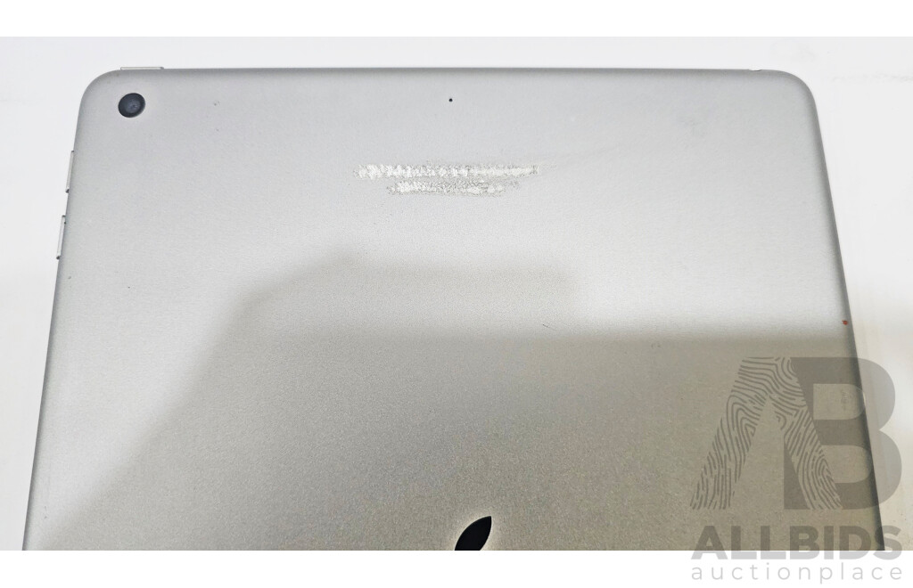 Apple (A1822) 9.7-Inch Wifi 32GB IPad (5th Generation)