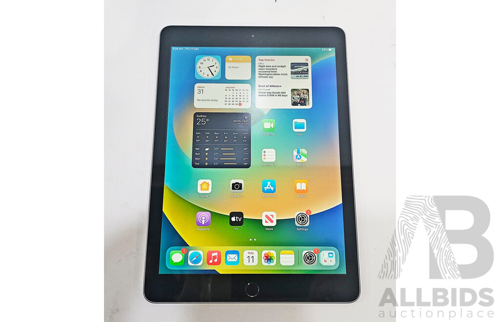 Apple (A1822) 9.7-Inch Wifi 32GB IPad (5th Generation)