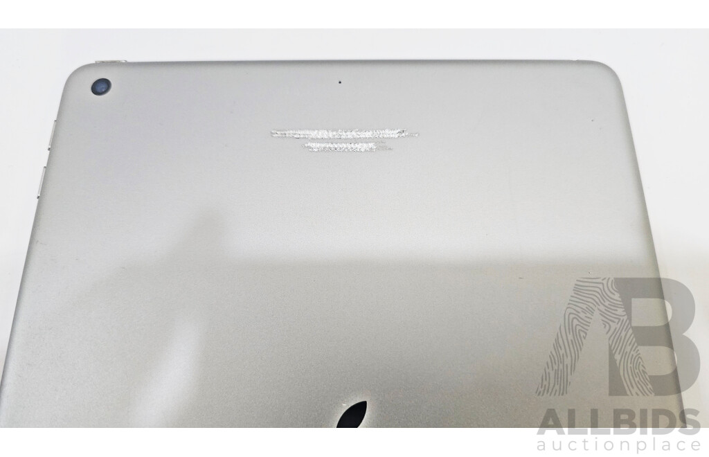 Apple (A1822) 9.7-Inch Wifi 32GB IPad (5th Generation)