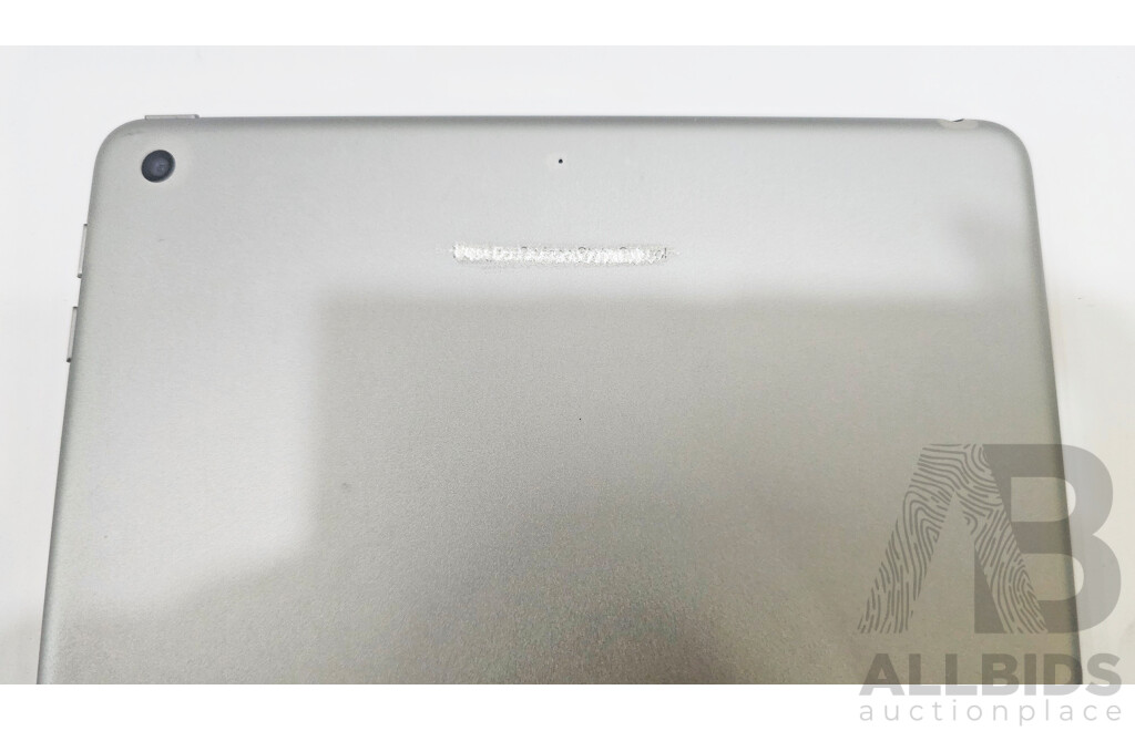 Apple (A1822) 9.7-Inch Wifi 32GB IPad (5th Generation)