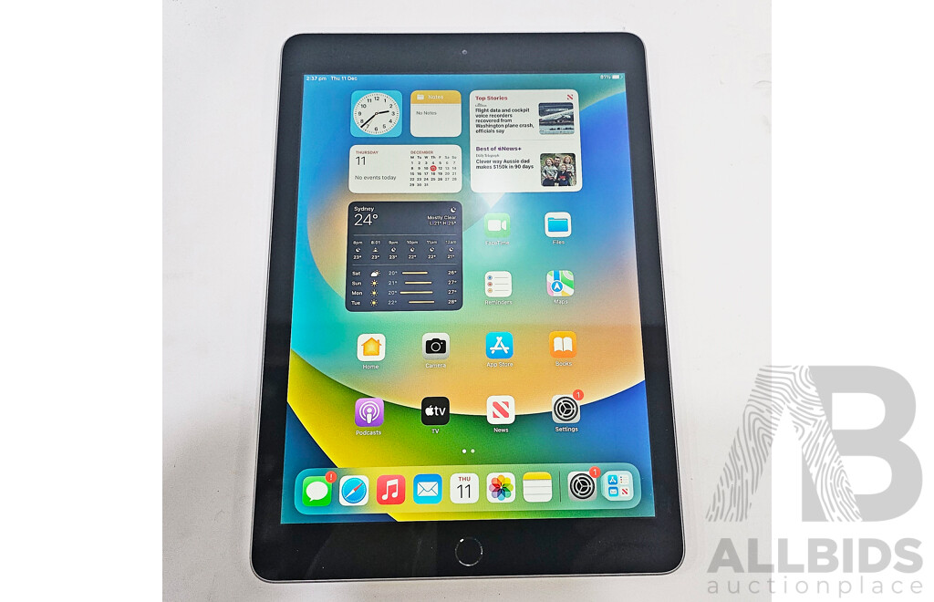 Apple (A1822) 9.7-Inch Wifi 32GB IPad (5th Generation)