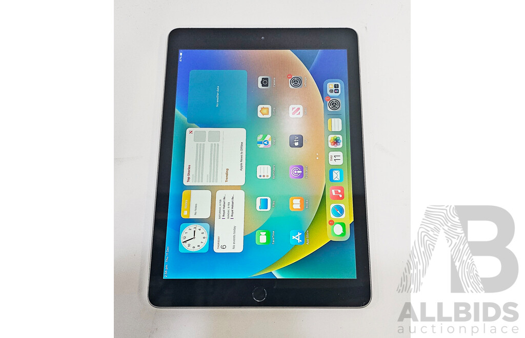 Apple (A1822) 9.7-Inch Wifi 32GB IPad (5th Generation)