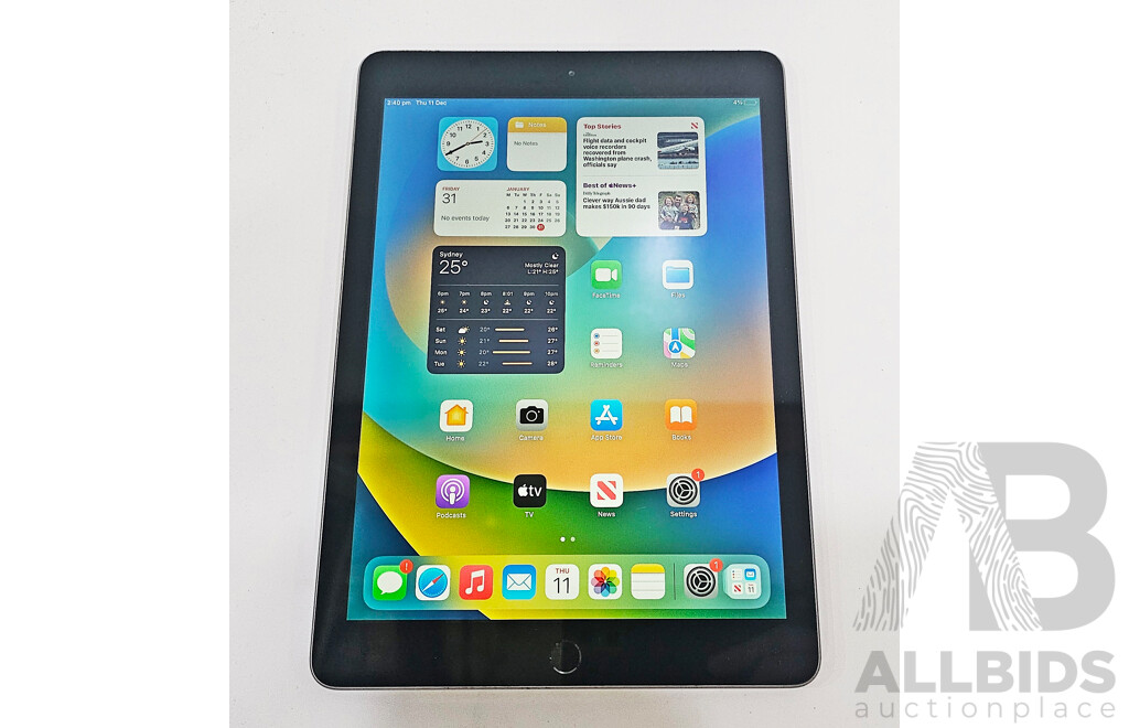 Apple (A1822) 9.7-Inch Wifi 32GB IPad (5th Generation)