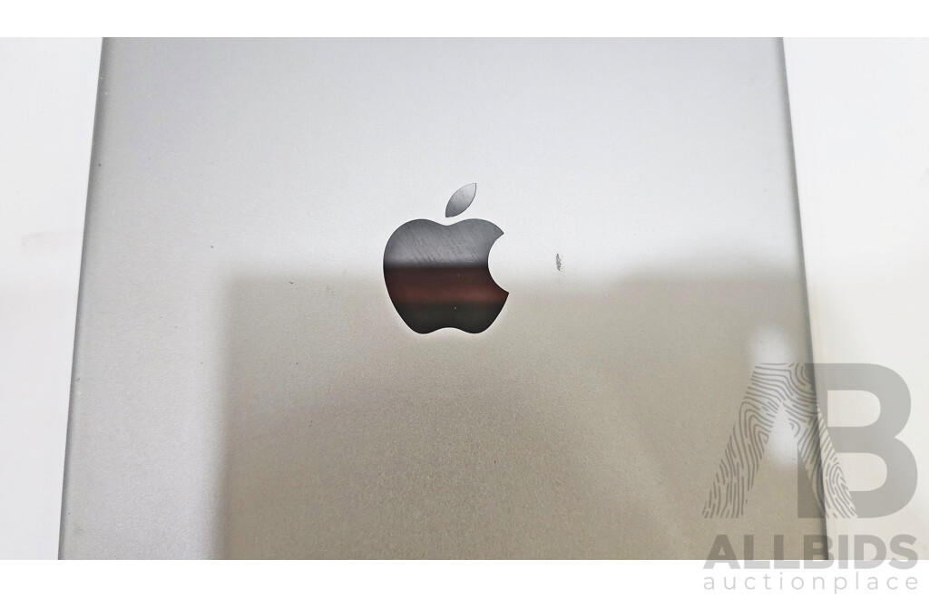 Apple (A1822) 9.7-Inch Wifi 32GB IPad (5th Generation)