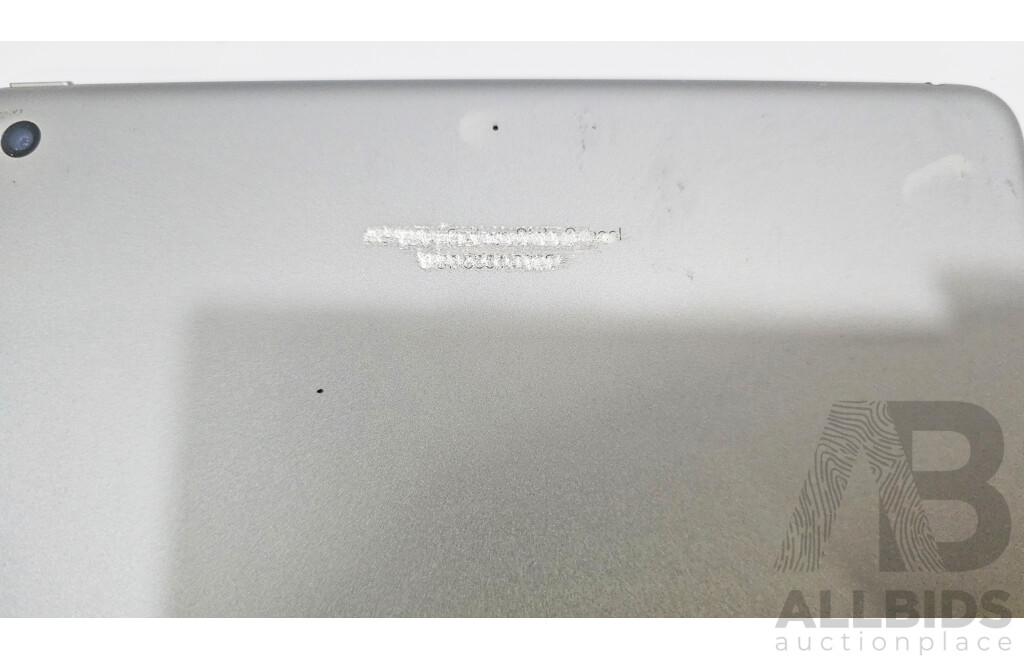 Apple (A1822) 9.7-Inch Wifi 32GB IPad (5th Generation) Crack