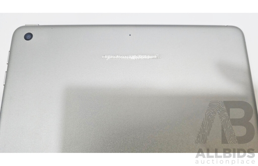 Apple (A1822) 9.7-Inch Wifi 32GB IPad (5th Generation)