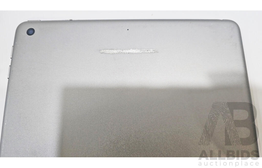 Apple (A1822) 9.7-Inch Wifi 32GB IPad (5th Generation)