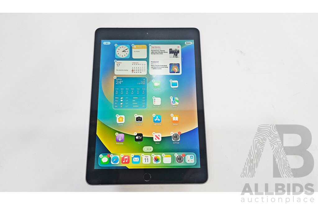 Apple (A1822) 9.7-Inch Wifi 32GB IPad (5th Generation)