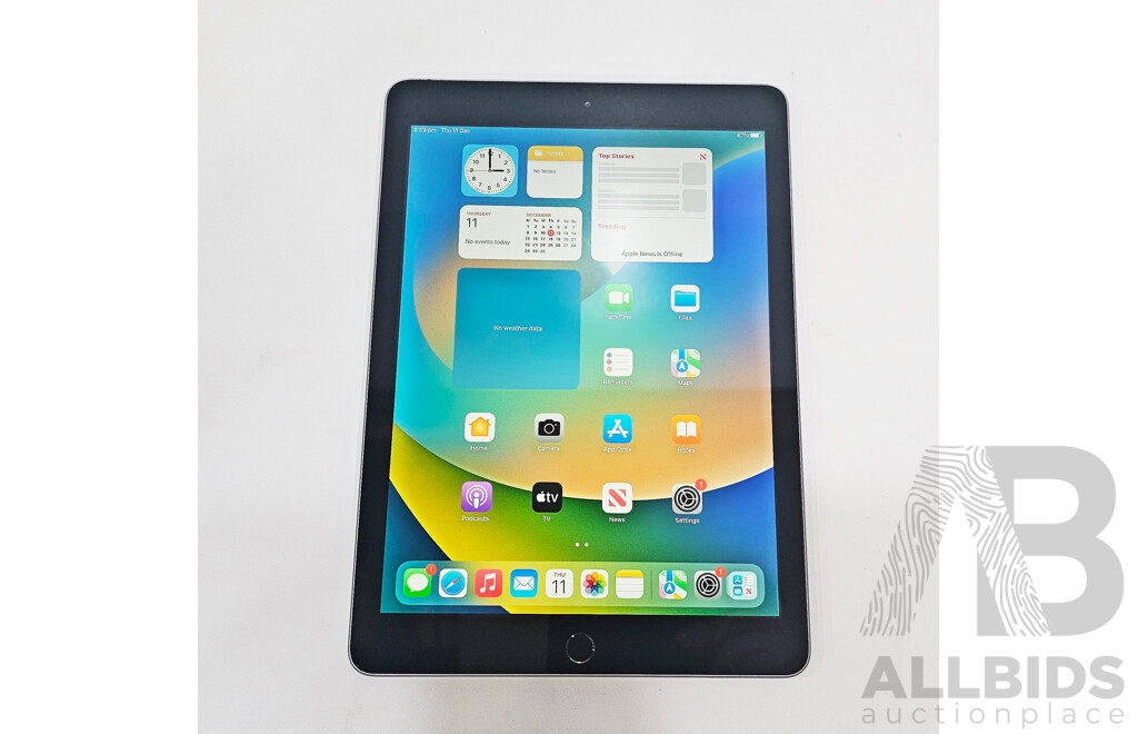 Apple (A1822) 9.7-Inch Wifi 32GB IPad (5th Generation)