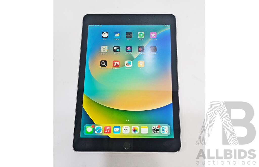 Apple (A1822) 9.7-Inch Wifi 32GB IPad (5th Generation)