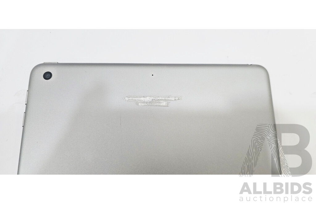 Apple (A1822) 9.7-Inch Wifi 32GB IPad (5th Generation)