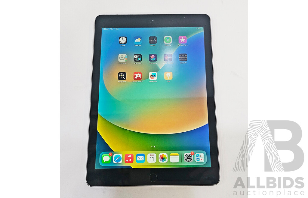 Apple (A1822) 9.7-Inch Wifi 32GB IPad (5th Generation)