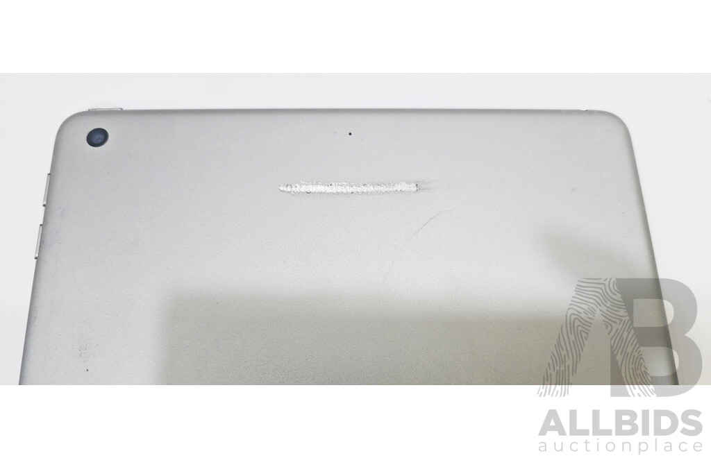 Apple (A1822) 9.7-Inch Wifi 32GB IPad (5th Generation)