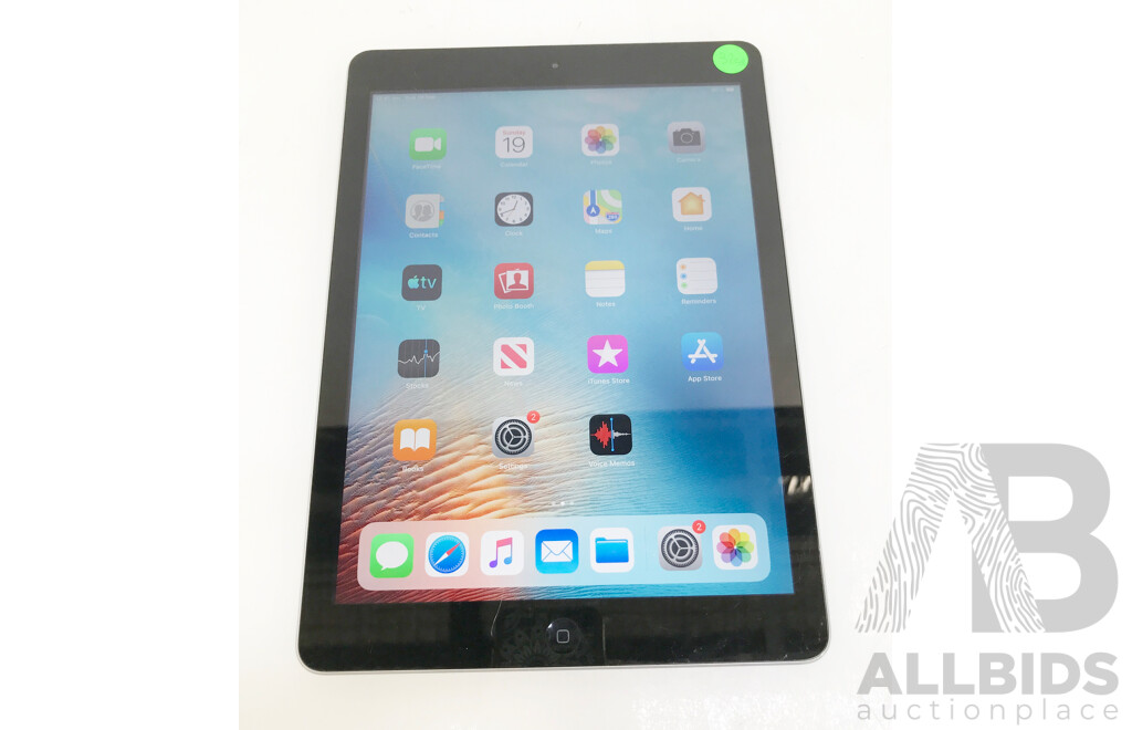 Apple (A1474) 9.7 Inch WIFI 32GB IPad Air