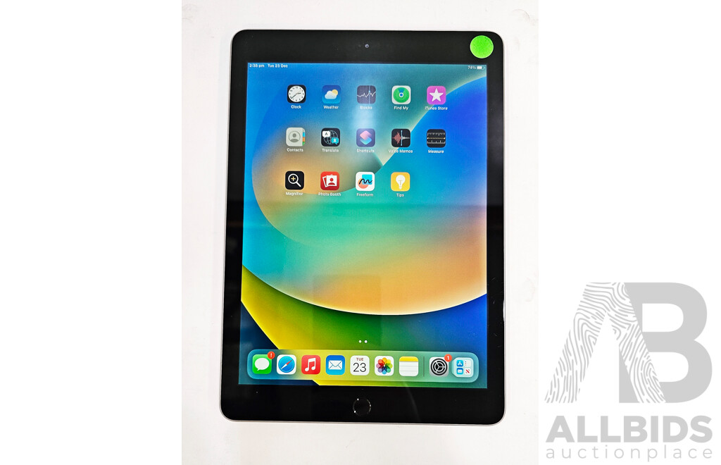 Apple (A1822) 9.7-Inch Wifi 32GB IPad (5th Generation)