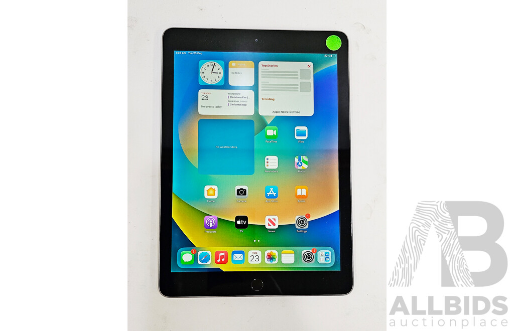 Apple (A1822) 9.7-Inch Wifi 32GB IPad (5th Generation)
