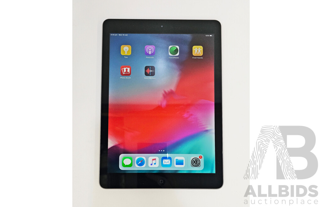 Apple (A1474) 9.7-Inch WIFI 16GB IPad Air